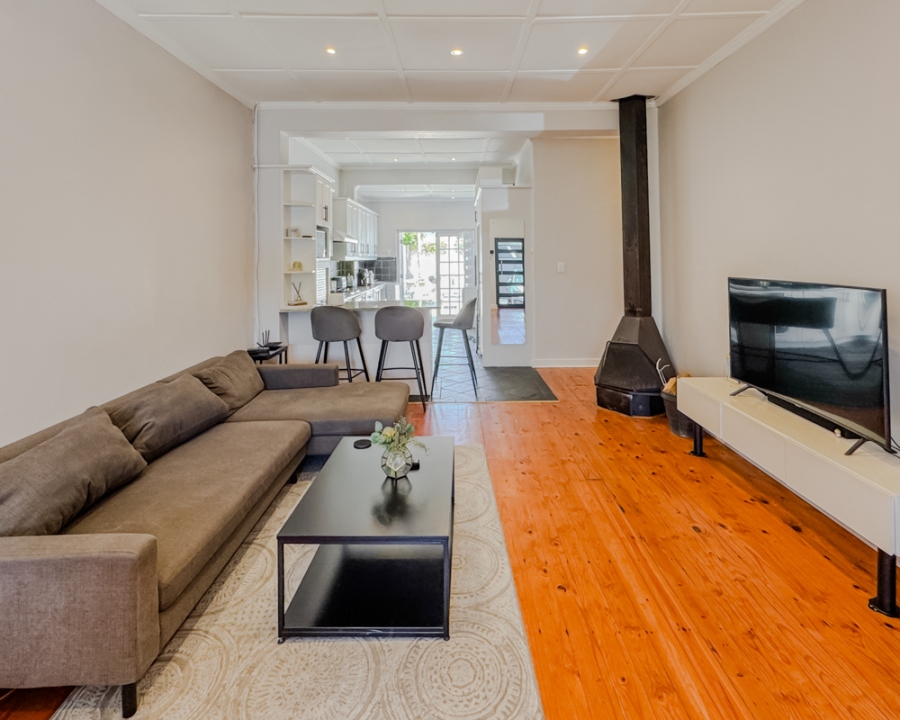 2 Bedroom Property for Sale in Claremont Village Western Cape